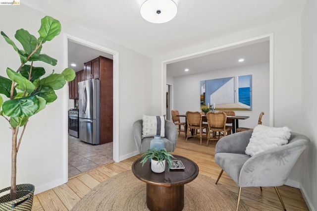 3975 Turnley Ave, Oakland, CA 94605
