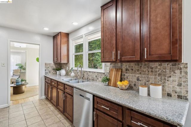 3975 Turnley Ave, Oakland, CA 94605