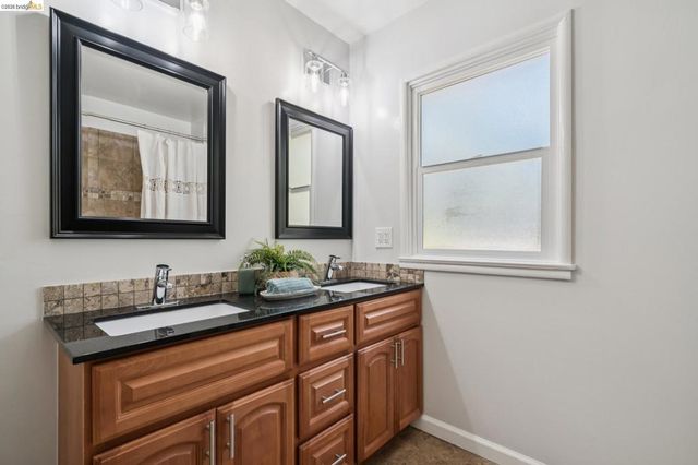 3975 Turnley Ave, Oakland, CA 94605