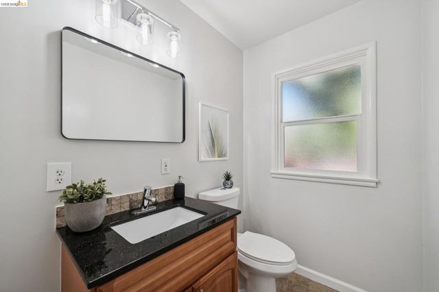 3975 Turnley Ave, Oakland, CA 94605