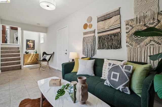 3975 Turnley Ave, Oakland, CA 94605