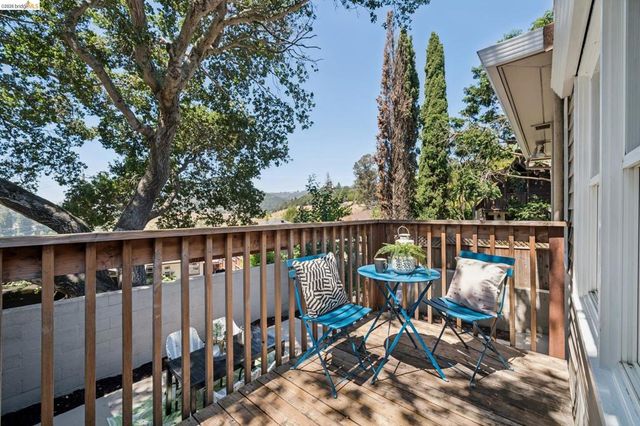 3975 Turnley Ave, Oakland, CA 94605