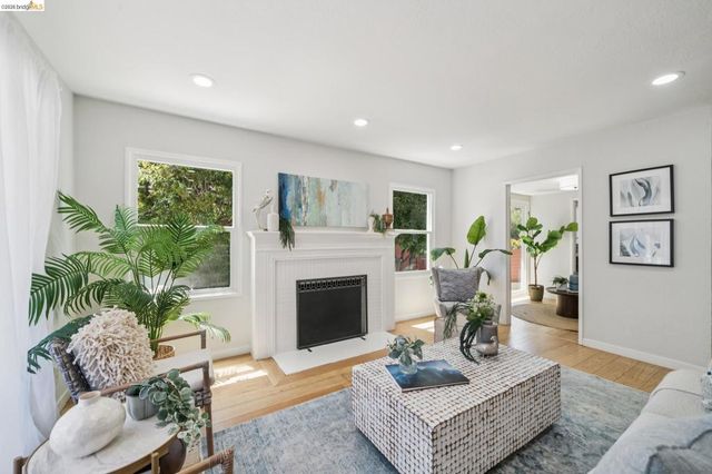 3975 Turnley Ave, Oakland, CA 94605