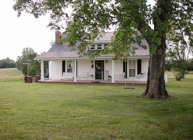 1100 Harve Brown Rd, Bethpage, TN 37022