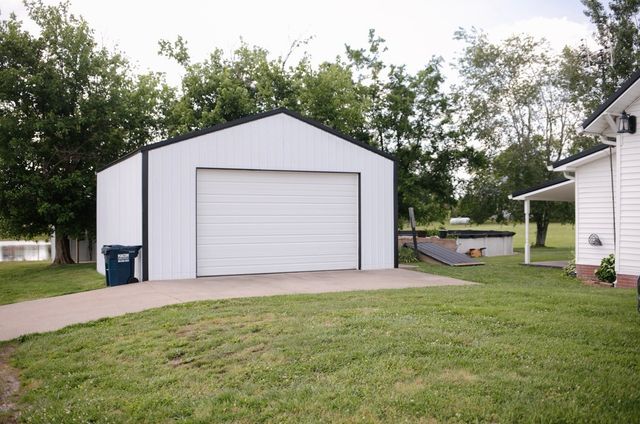 1100 Harve Brown Rd, Bethpage, TN 37022