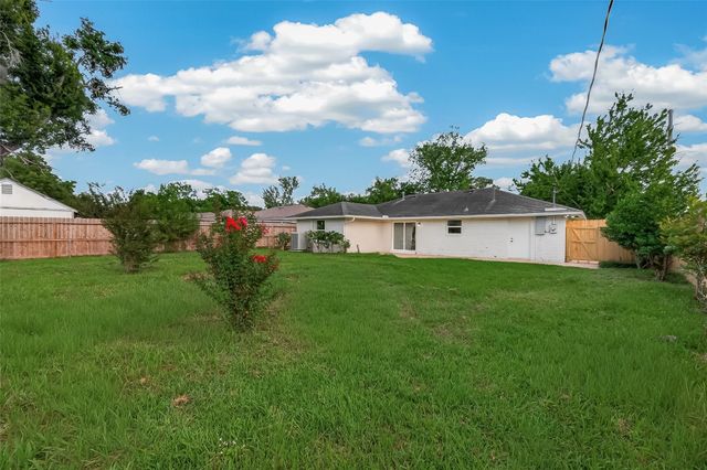 10966 Shadow Wood Dr, Houston, TX 77043