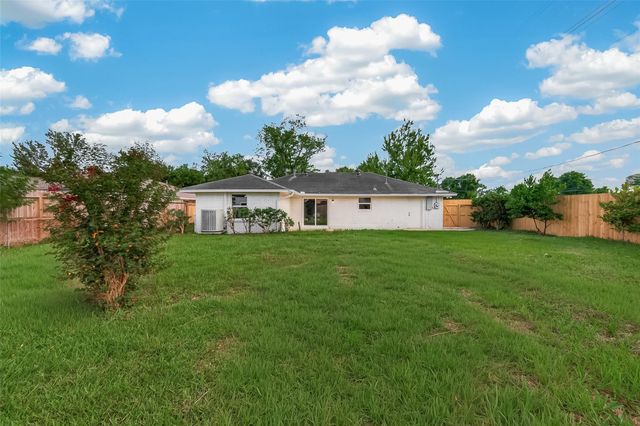 10966 Shadow Wood Dr, Houston, TX 77043