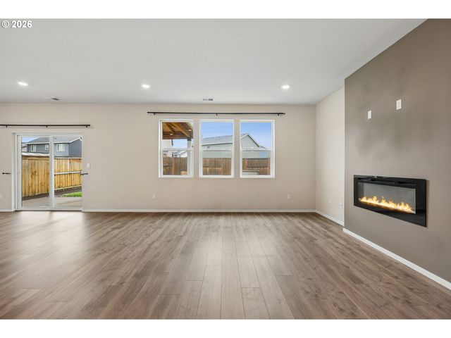 4889 NAVIGATION Ave Ne, Salem, OR 97305