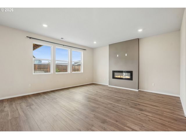 4889 NAVIGATION Ave Ne, Salem, OR 97305