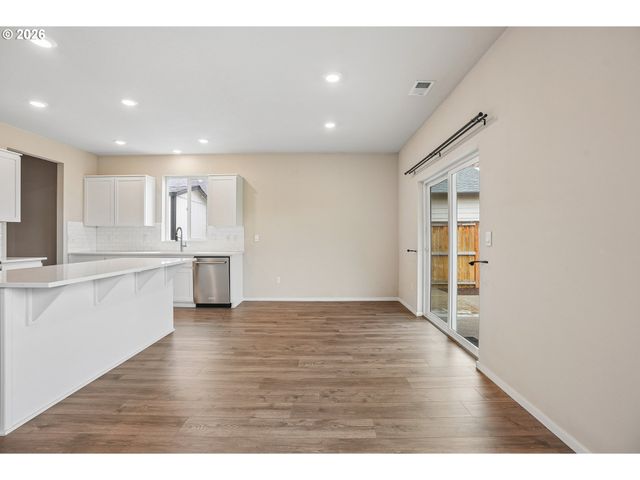 4889 NAVIGATION Ave Ne, Salem, OR 97305