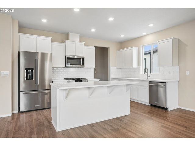 4889 NAVIGATION Ave Ne, Salem, OR 97305