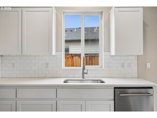 4889 NAVIGATION Ave Ne, Salem, OR 97305