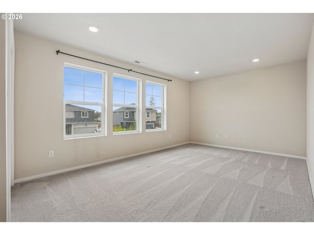 4889 NAVIGATION Ave Ne, Salem, OR 97305