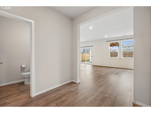 4889 NAVIGATION Ave Ne, Salem, OR 97305