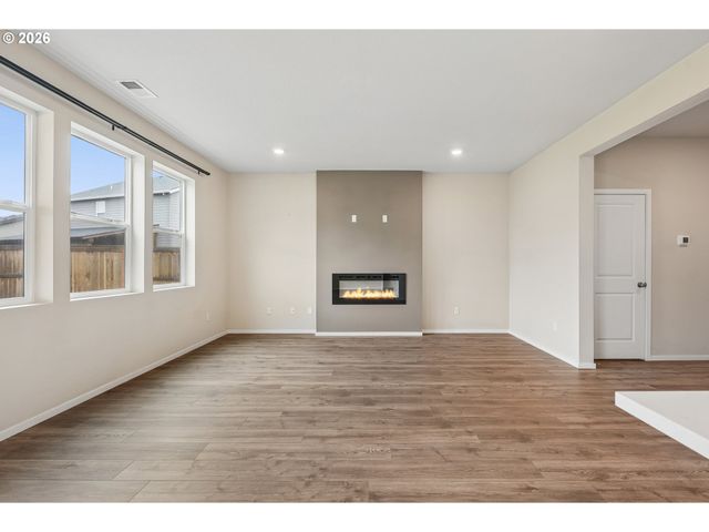 4889 NAVIGATION Ave Ne, Salem, OR 97305