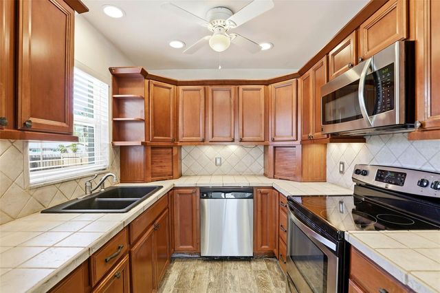 8840 AVA LAKE DRIVE, Orlando, FL 32810