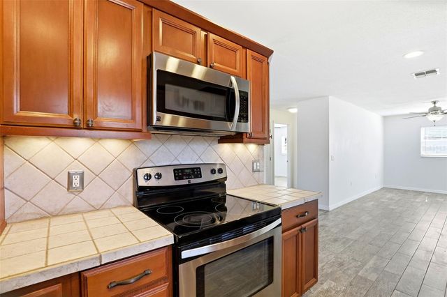 8840 AVA LAKE DRIVE, Orlando, FL 32810