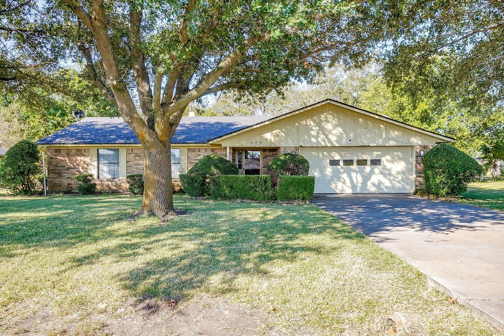 604 Cho Street, Hillsboro, TX 76645