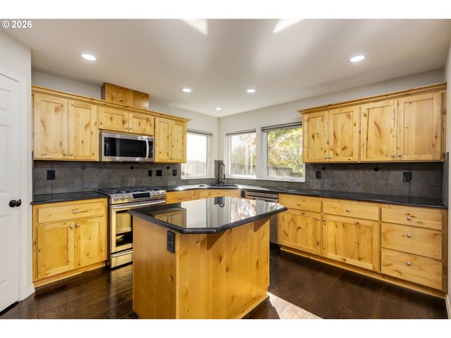 2137 N LEGACY Dr, Newberg, OR 97132