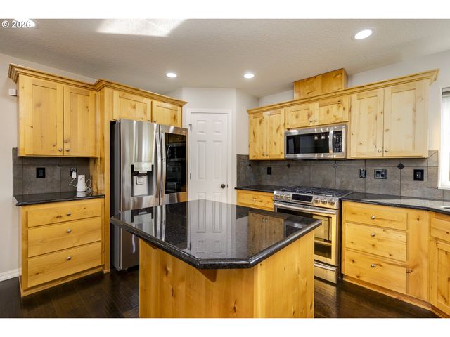 2137 N LEGACY Dr, Newberg, OR 97132