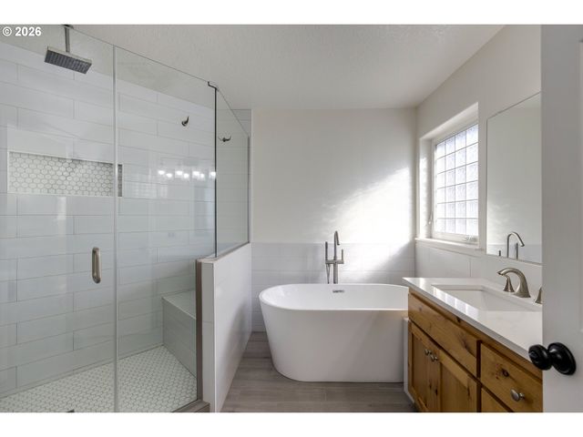 2137 N LEGACY Dr, Newberg, OR 97132