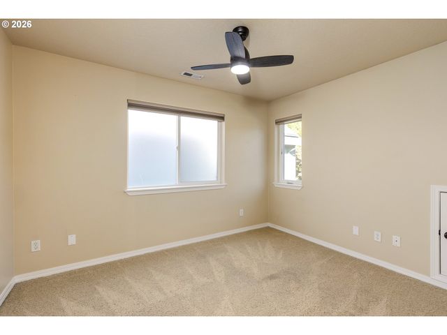 2137 N LEGACY Dr, Newberg, OR 97132