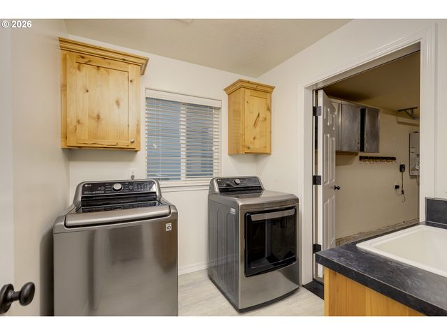 2137 N LEGACY Dr, Newberg, OR 97132