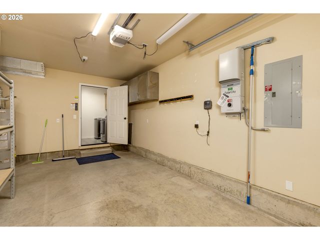 2137 N LEGACY Dr, Newberg, OR 97132