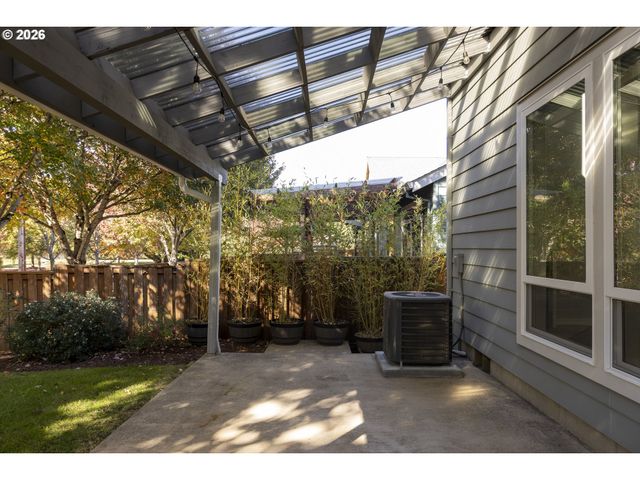 2137 N LEGACY Dr, Newberg, OR 97132