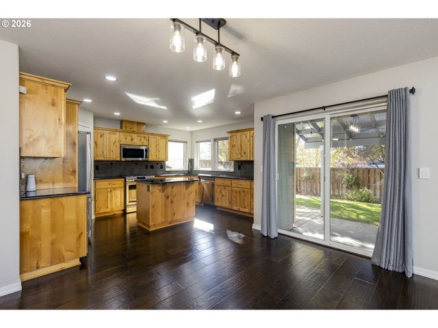 2137 N LEGACY Dr, Newberg, OR 97132
