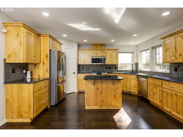 2137 N LEGACY Dr, Newberg, OR 97132