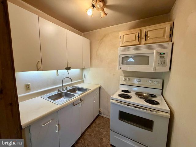 8224 FORT SMALLWOOD RD, Baltimore, MD 21226