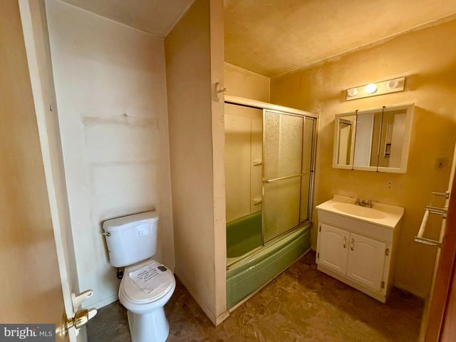 8224 FORT SMALLWOOD RD, Baltimore, MD 21226