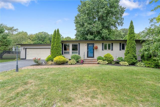 208 Fox Drive, Camillus, NY 13031