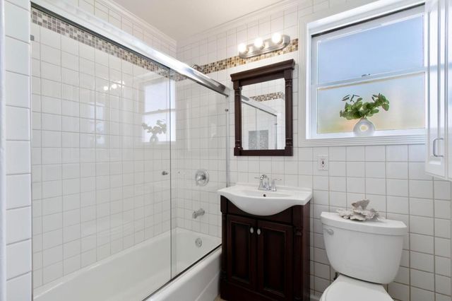 2766 Massachusetts Avenue, Redwood City, CA 94061