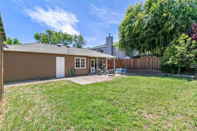 2766 Massachusetts Avenue, Redwood City, CA 94061