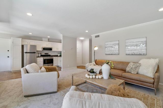 2766 Massachusetts Avenue, Redwood City, CA 94061