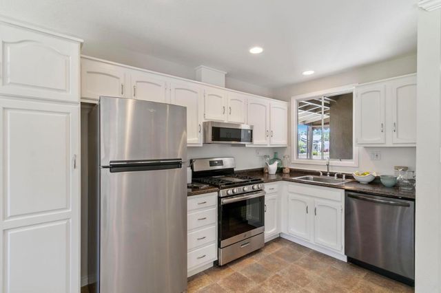 2766 Massachusetts Avenue, Redwood City, CA 94061