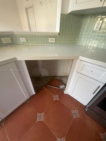 7517 NW 112th Path, Doral, FL 33178
