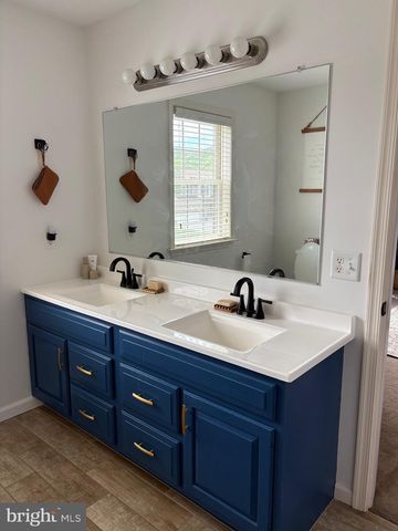 152 TWIN CREEKS DR, Jonestown, PA 17038