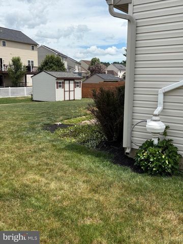 152 TWIN CREEKS DR, Jonestown, PA 17038