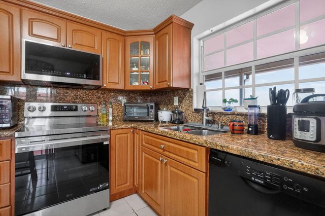 18977 NW 63rd Ct Circle, Miami Gardens, FL 33015