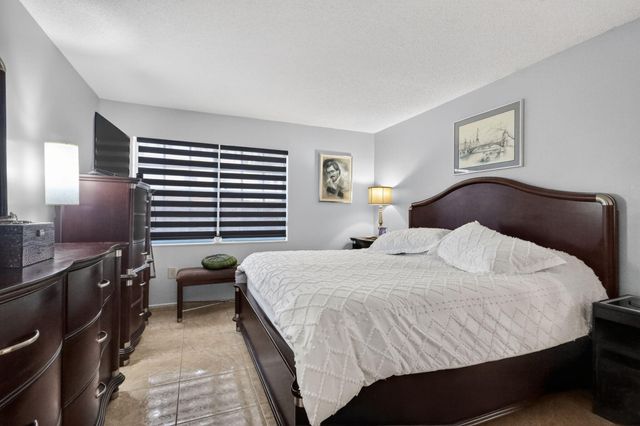 18977 NW 63rd Ct Circle, Miami Gardens, FL 33015