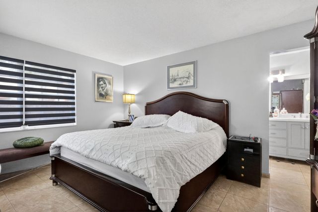 18977 NW 63rd Ct Circle, Miami Gardens, FL 33015