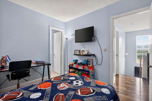 18977 NW 63rd Ct Circle, Miami Gardens, FL 33015
