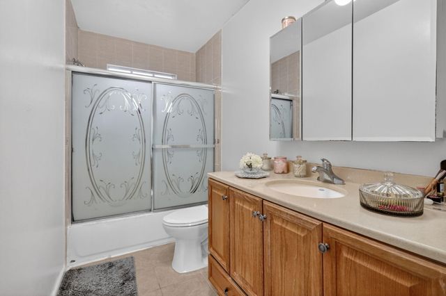 18977 NW 63rd Ct Circle, Miami Gardens, FL 33015