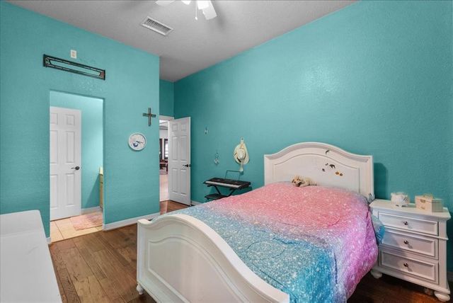 704 Heritage Oaks Drive, Angleton, TX 77515