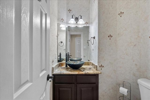 704 Heritage Oaks Drive, Angleton, TX 77515