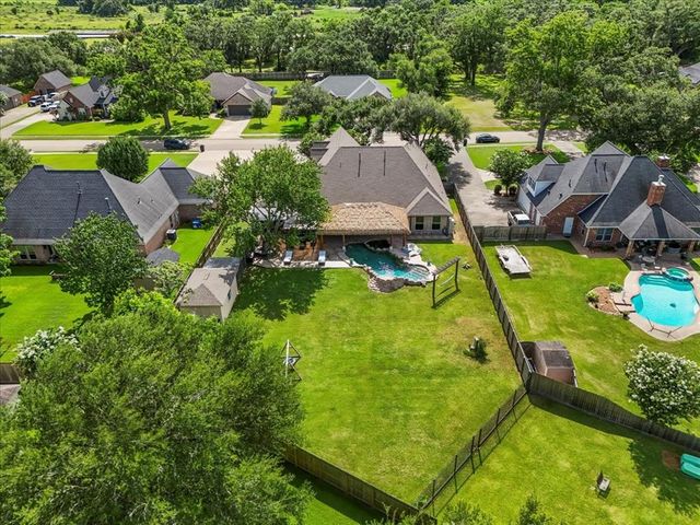 704 Heritage Oaks Drive, Angleton, TX 77515