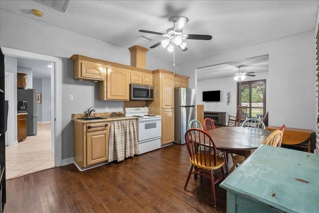 704 Heritage Oaks Drive, Angleton, TX 77515
